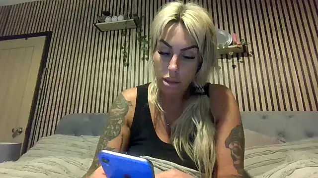 poppyinga1's cam snapshot