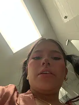 violettabond's cam snapshot