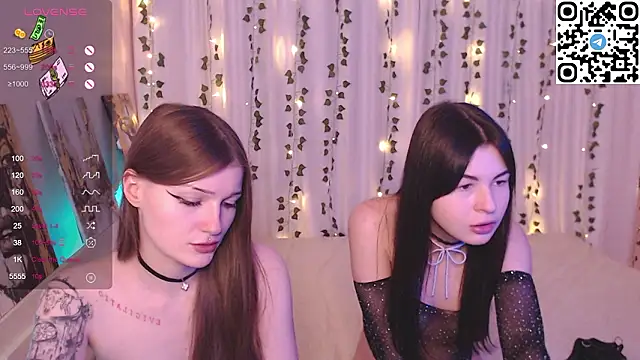 Nutsy_and_Stephanie live sex cam