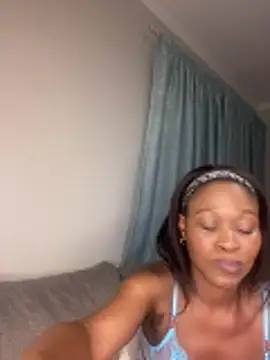 PETITE_NAOMI's cam snapshot