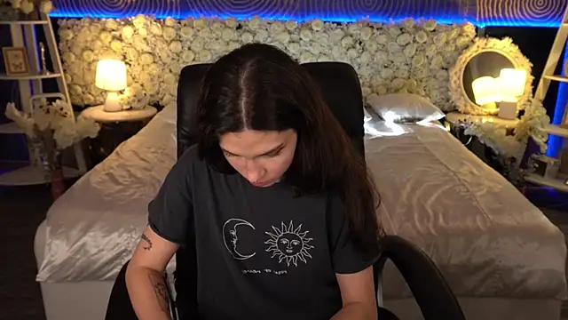 BabyFlowerr's cam snapshot