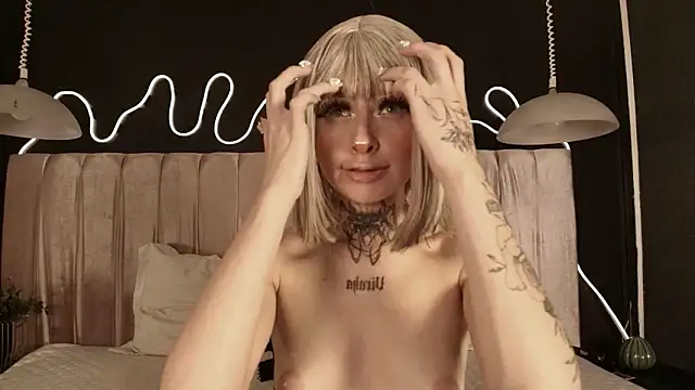 Zhally_Dee's cam snapshot