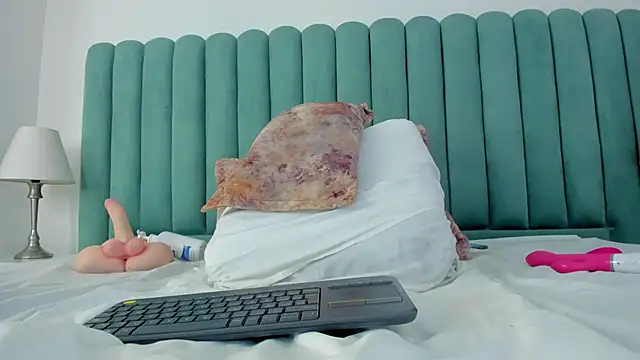 ChannelFox__'s cam snapshot