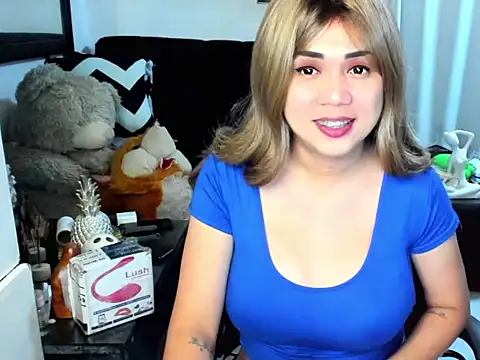 CUTEselfsuckerTS live sex cam