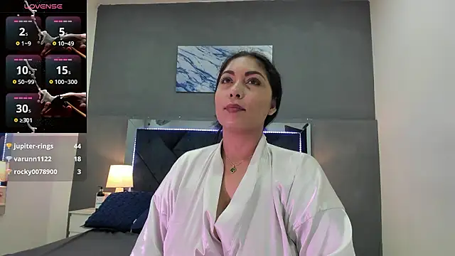 Lauralove_69's cam snapshot