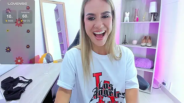 Evangeline_johns's cam snapshot