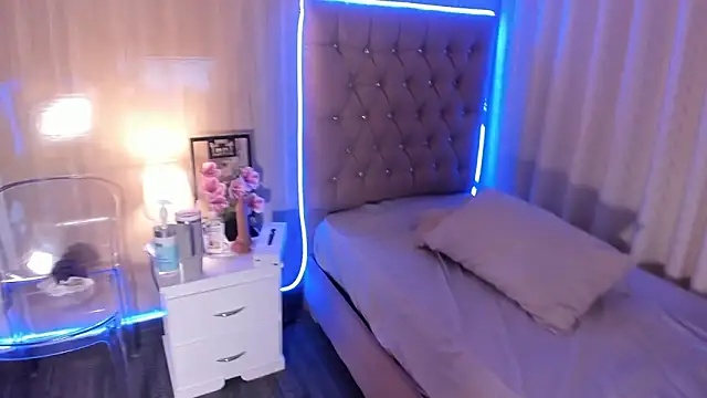 Maddyluxe live sex cam