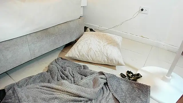 Slut_Milf_'s cam snapshot