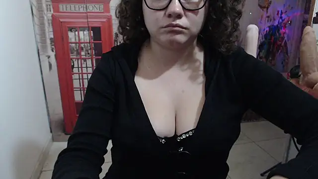 curly_greeneyed's cam snapshot