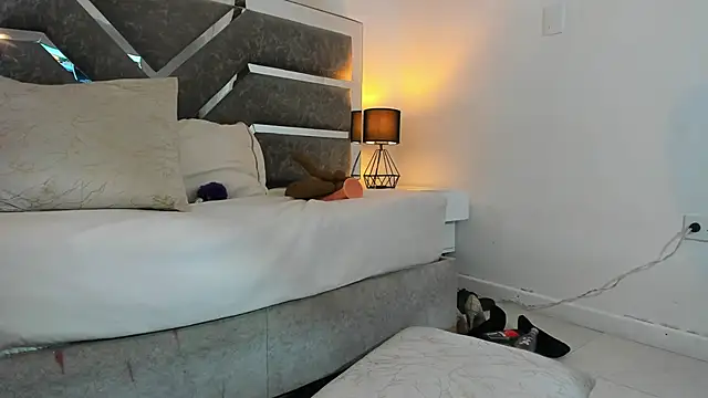 Slut_Milf_'s cam snapshot