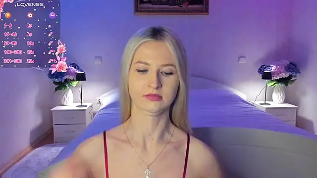 Julie_Blaze's cam snapshot