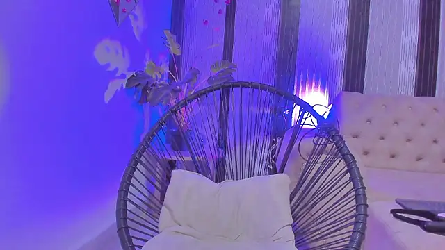 ebony_petite-69's cam snapshot