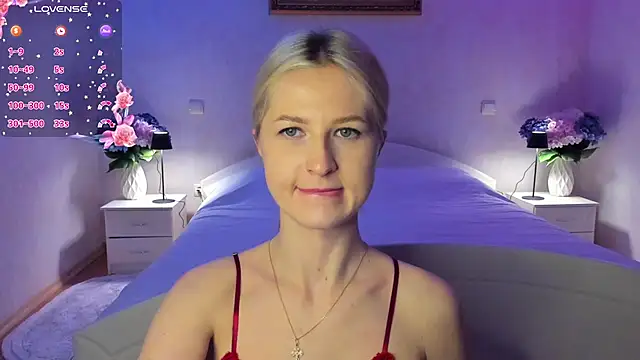 Julie_Blaze's cam snapshot