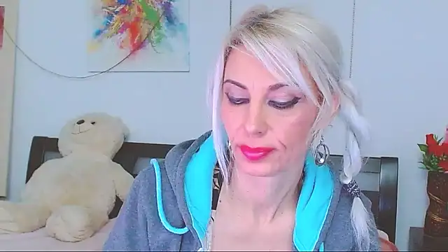 HoneyLara's cam snapshot