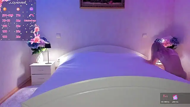 Julie_Blaze's cam snapshot