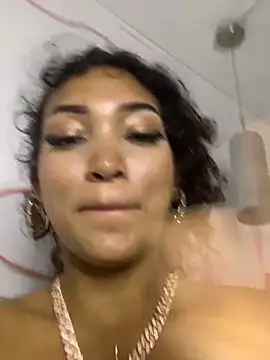 PrettyHamaica's cam snapshot