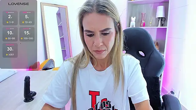 Evangeline_johns's cam snapshot