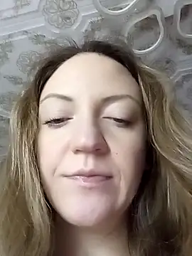 KattyLuuu's cam snapshot