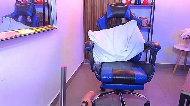 Kenya--Buhle live sex cam