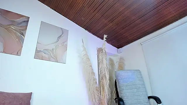 Amelie_Wine's cam snapshot