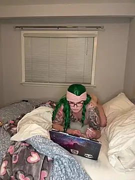 DaisyBlake's cam snapshot