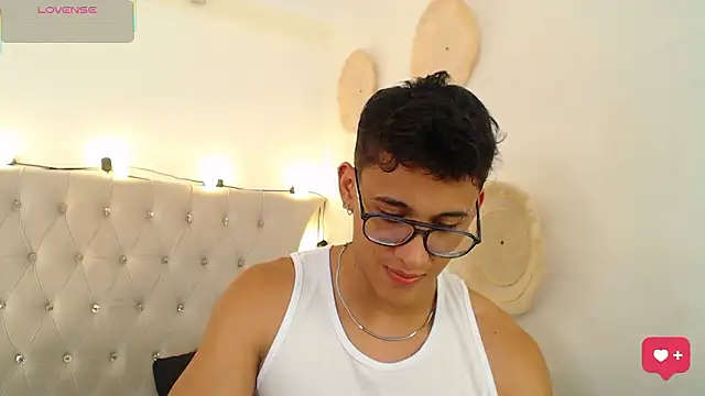 SalvadorFit live sex cam