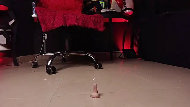 MillyWhrite's cam snapshot