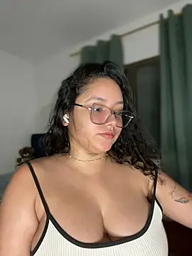 CurlyGirl_1's cam snapshot