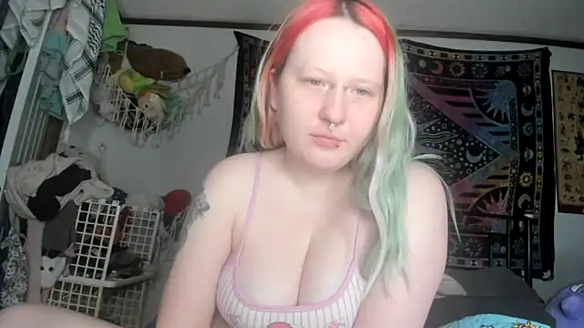 LoriCritter's cam snapshot