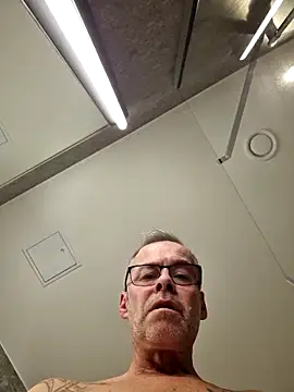 DarrenSullivanSlut live sex cam