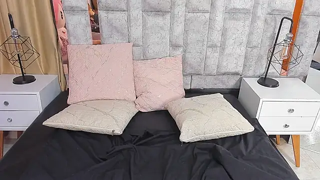 thyara_noa's cam snapshot