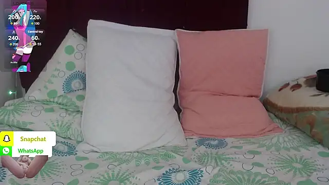 AilanyAndAndrew's cam snapshot