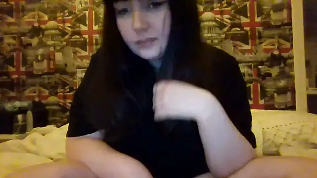 Lynylou's cam snapshot