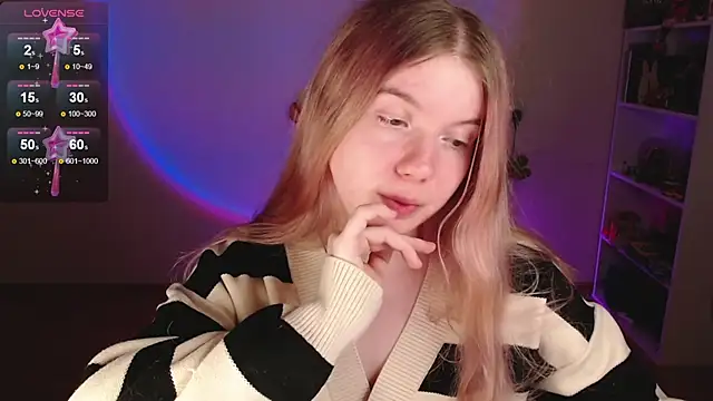 Strawberry_juli's cam snapshot