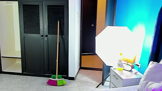 Issa_Clark01's cam snapshot