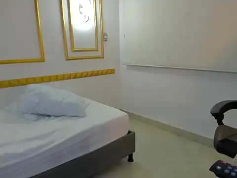 bella_fernand's cam snapshot