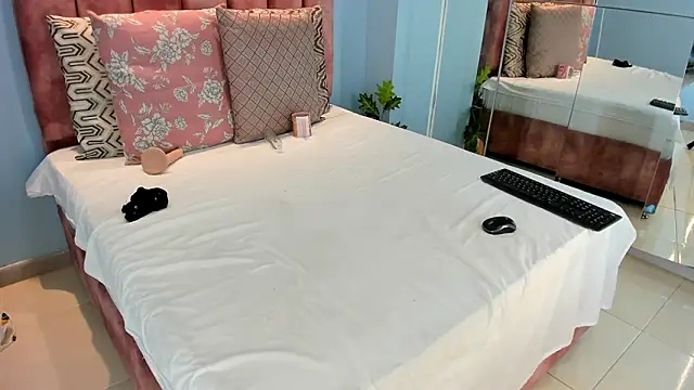 lou_rosse_ live sex cam