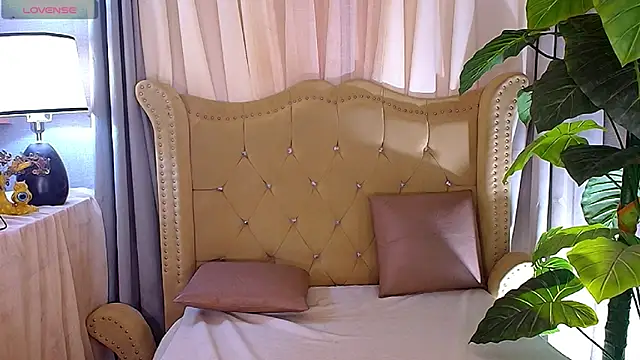 UrMassiveCockSabrinaOnTop live sex cam