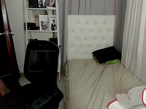 Yourdreamgoddess live sex cam