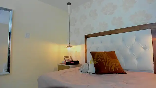 IRISCLARK1's cam snapshot