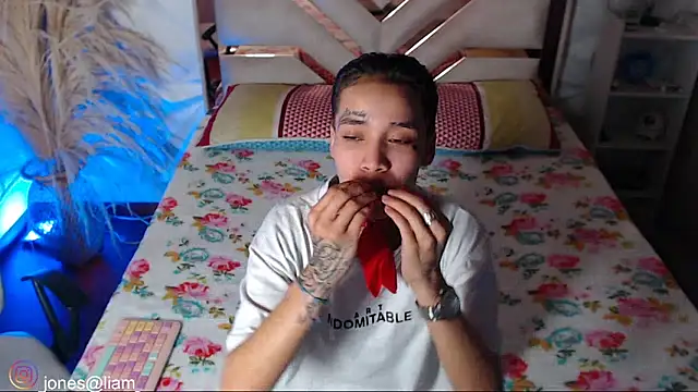 Jonesliam23's cam snapshot