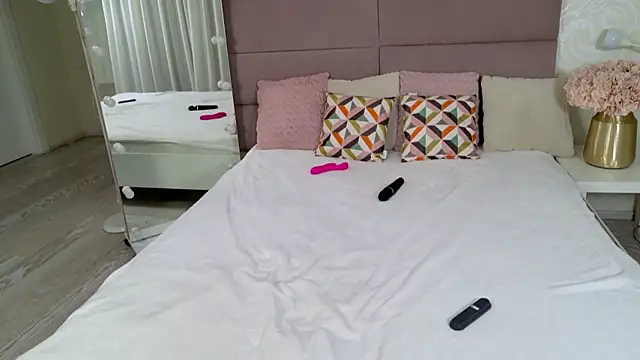 IndieMoon's cam snapshot