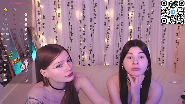 Nutsy_and_Stephanie's cam snapshot