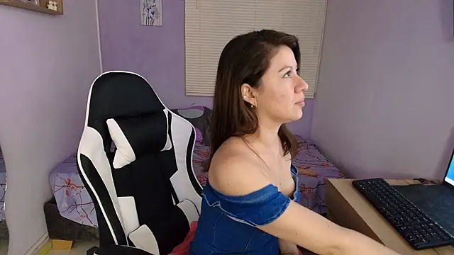 luna_desiree's cam snapshot