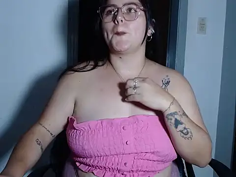 Emacollins_'s cam snapshot