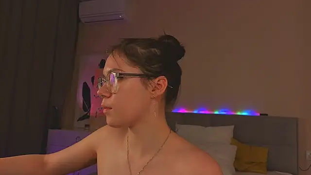 Mia_Luw's cam snapshot