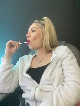 viktoria_davis_'s cam snapshot