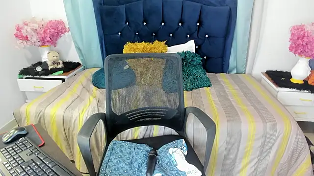 Inaya_Khalifa's cam snapshot