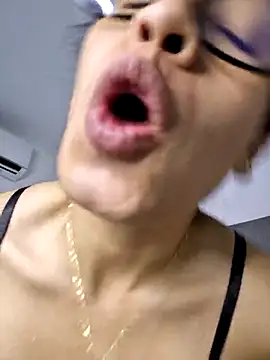 VelvetCurls's cam snapshot