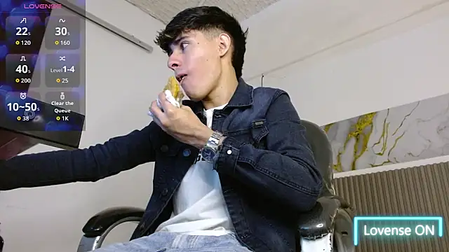 Dyla_n18 live sex cam